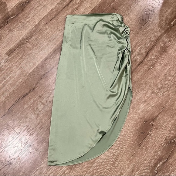 Cider Size 2 Solid Ruched Slit High Rise Silky Feel Midi Skirt Soft Green - Picture 2 of 7
